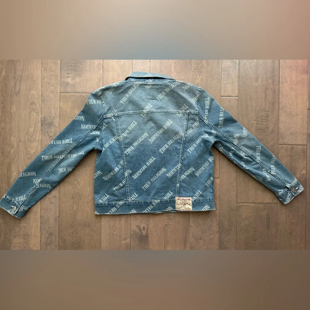 NWT True Religion Allover Logo Relaxed Trucker Jacket - Picture 9 of 16